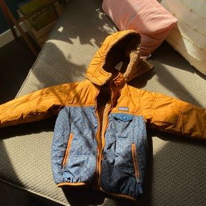 Reversible Winter patigonia unisex 5T jacket Excellent condition
